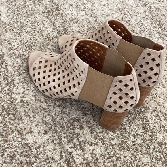 Aquatalia Shari Tan Peep Toe Leather Block Heel Ankle Booties 9 - Picture 4 of 7